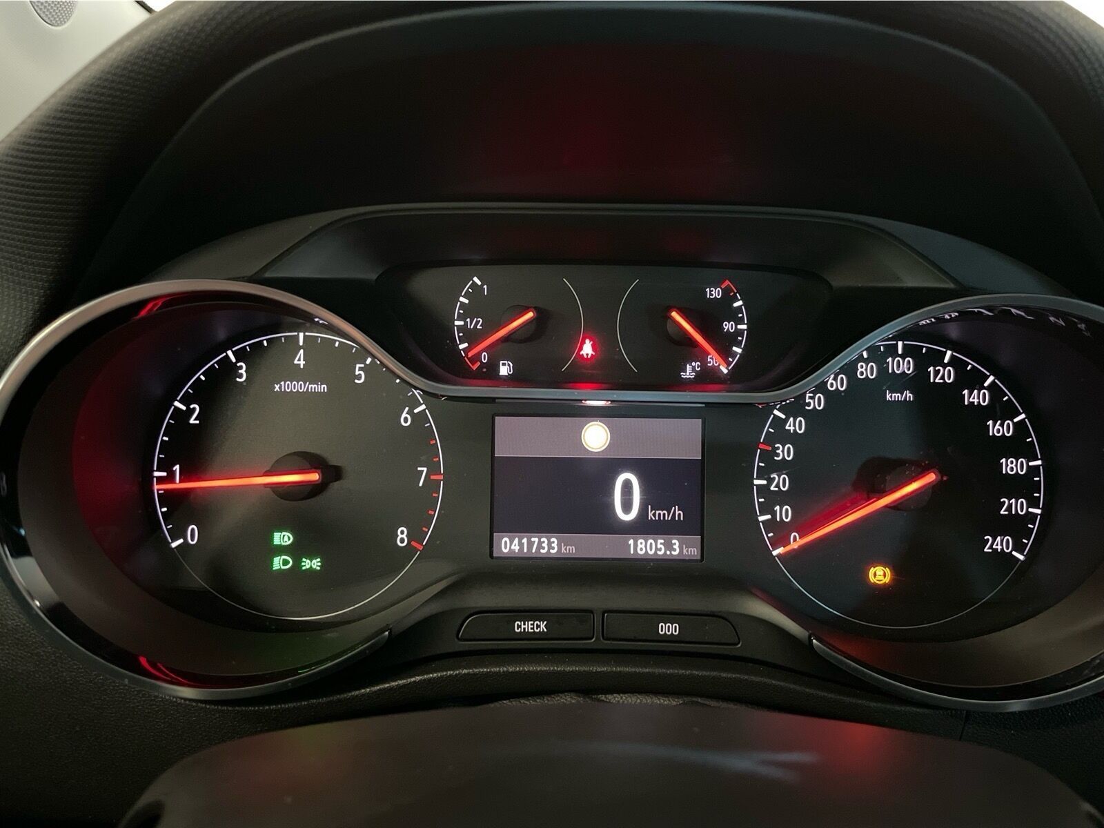 Hvid Opel Crossland fra 2023