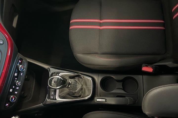 Hvid Opel Crossland fra 2023