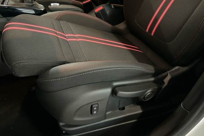 Hvid Opel Crossland fra 2023