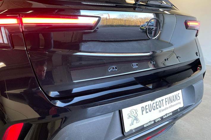 Sort Opel Mokka-e fra 2023