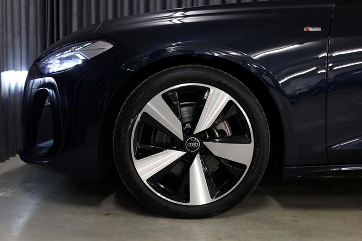 Blå Audi A5 fra 2025