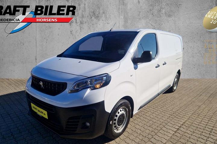 Hvid Peugeot Expert fra 2023 set udefra