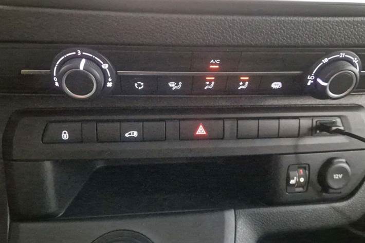 Hvid Peugeot Expert fra 2023