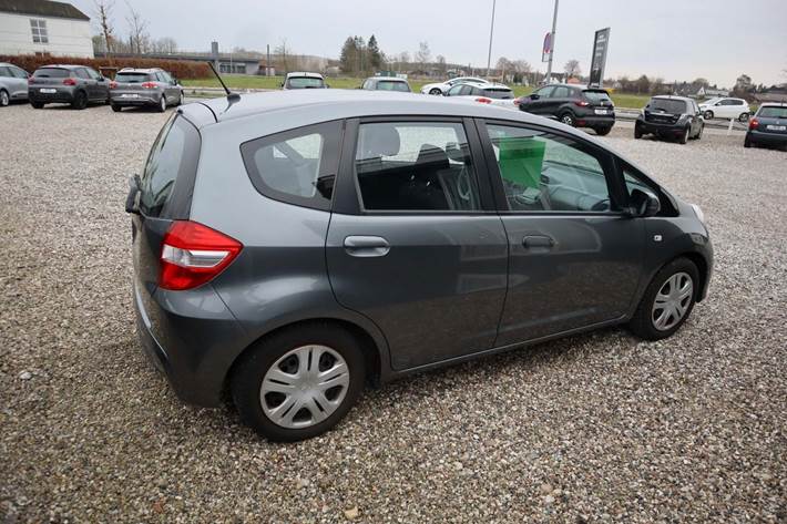 Grå Honda Jazz fra 2013