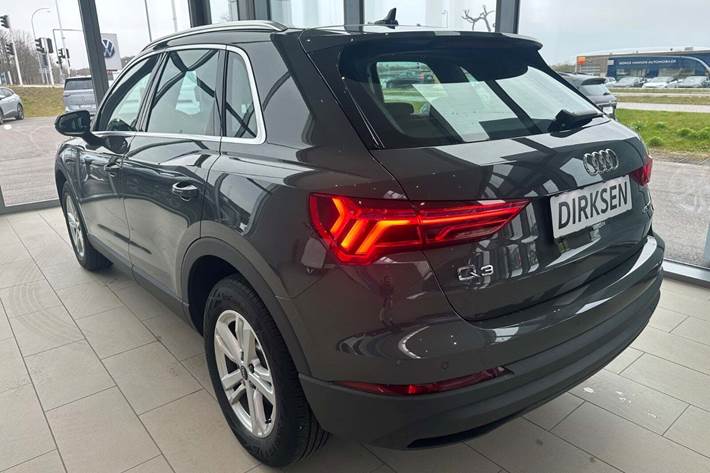 Grå Audi Q3 fra 2021