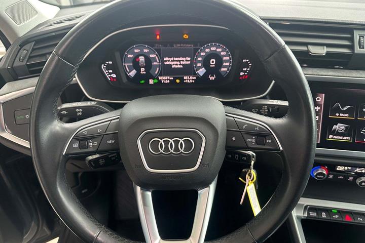 Grå Audi Q3 fra 2021