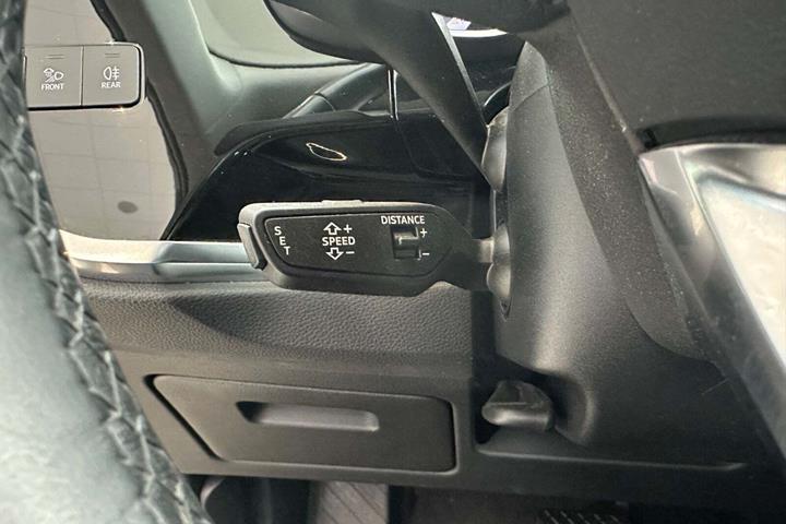 Grå Audi Q3 fra 2021