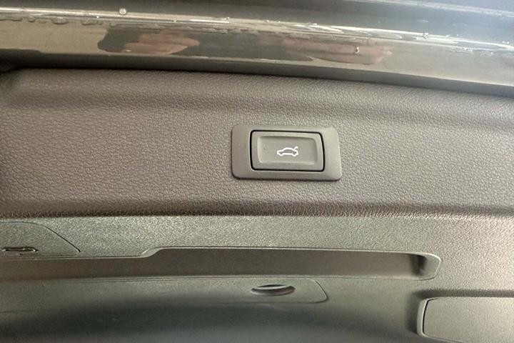 Grå Audi Q3 fra 2021