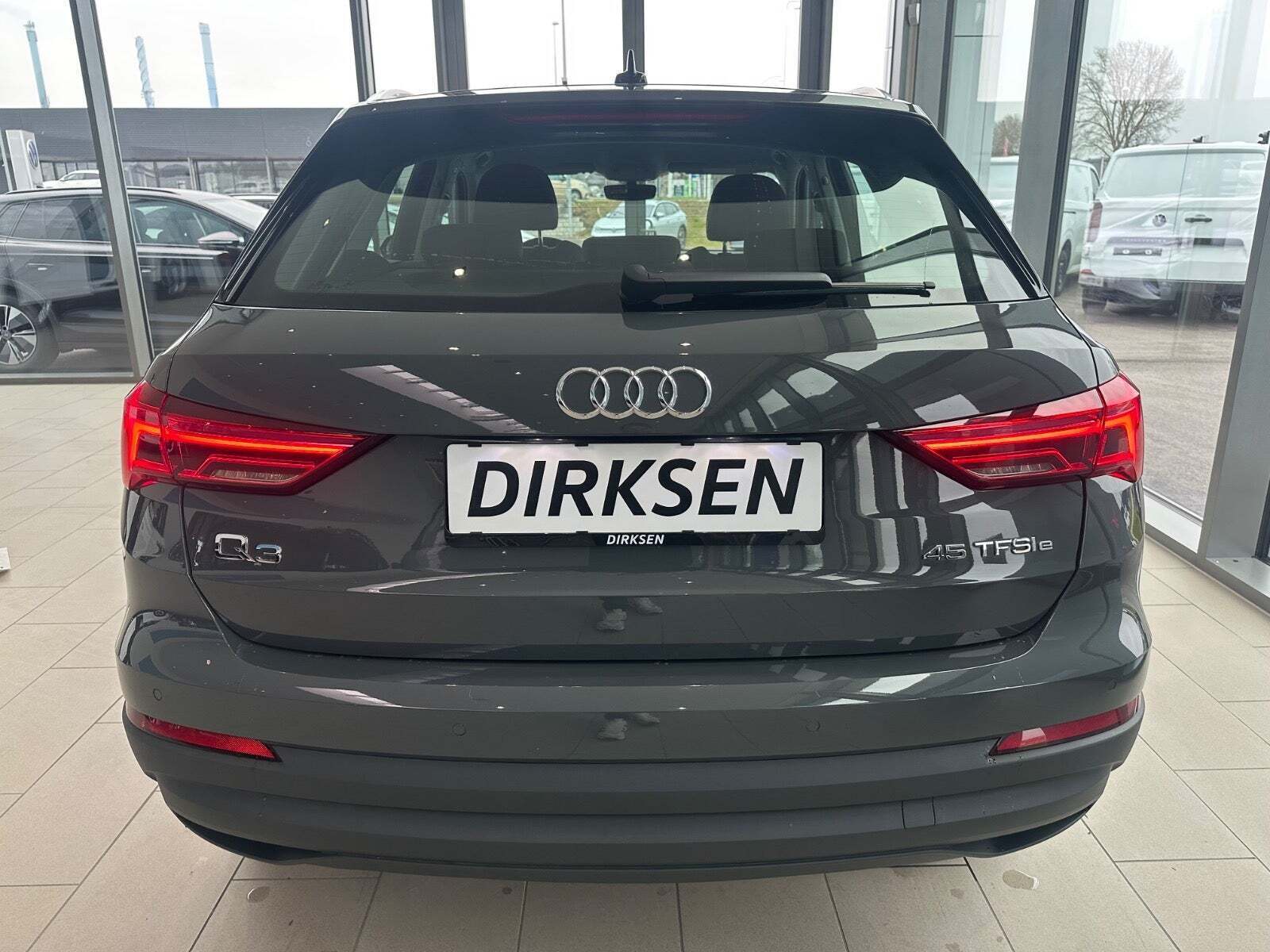 Grå Audi Q3 fra 2021