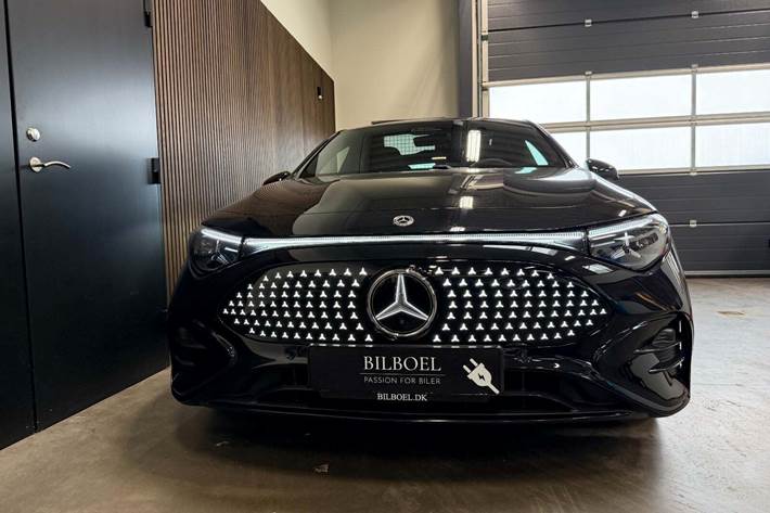 Sort Mercedes CLA250+ fra 2025