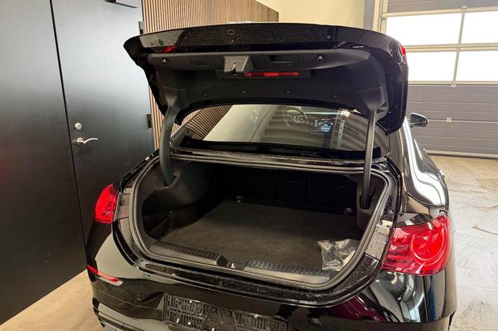 Sort Mercedes CLA250+ fra 2025