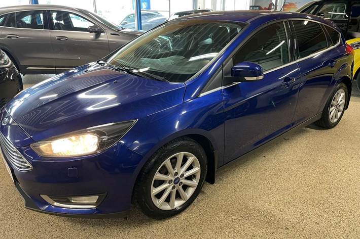 Blå Ford Focus fra 2015