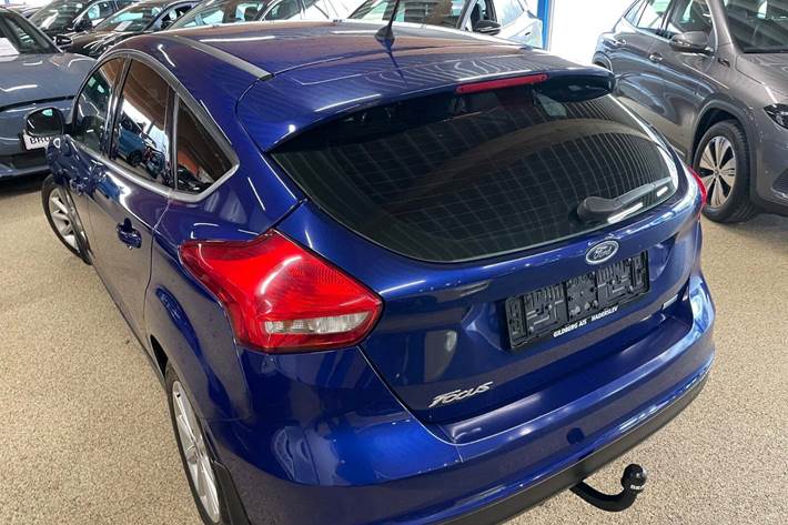 Blå Ford Focus fra 2015