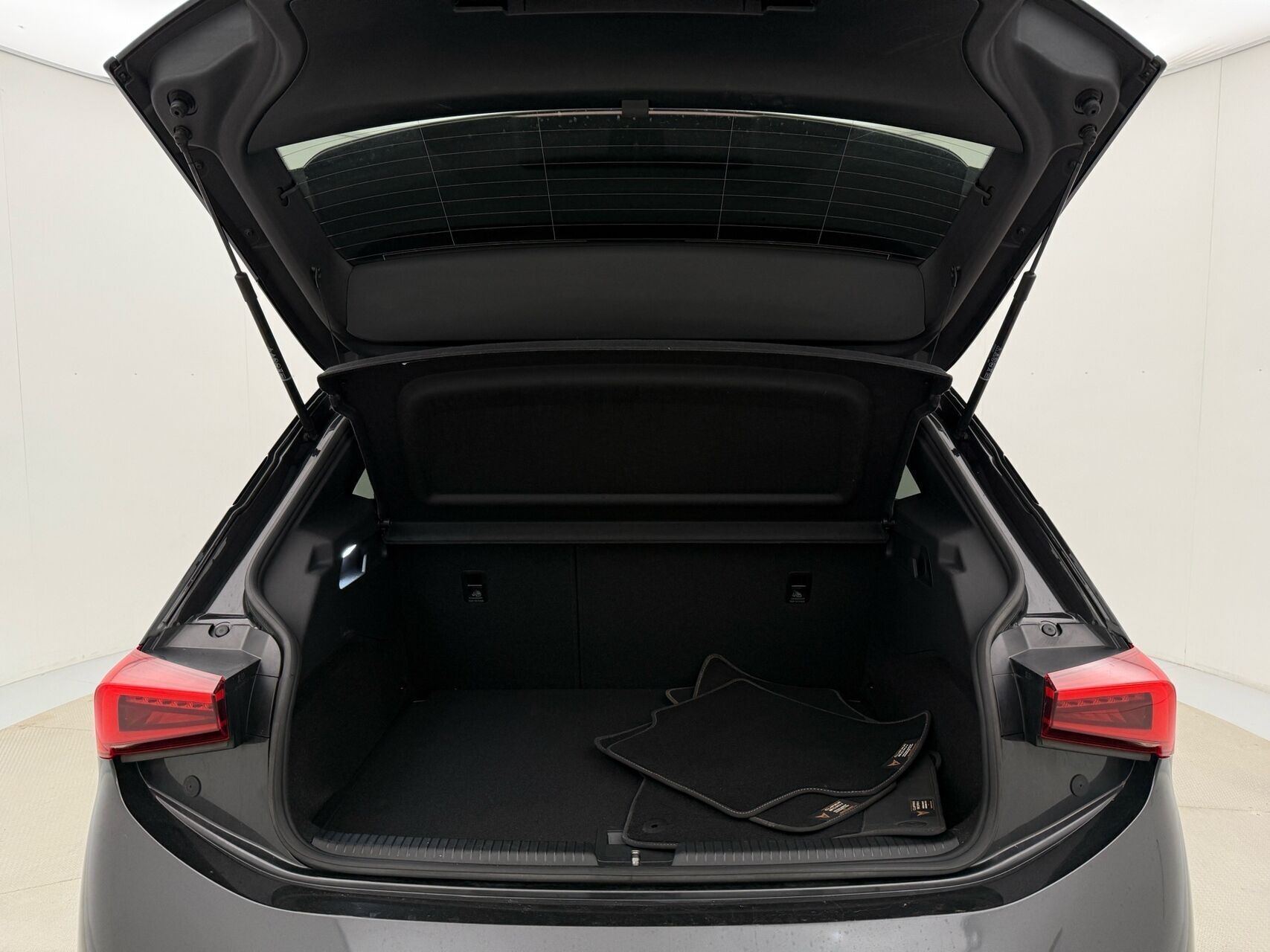 Grå Cupra Born fra 2022