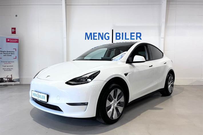 Hvid Tesla Model Y fra 2023