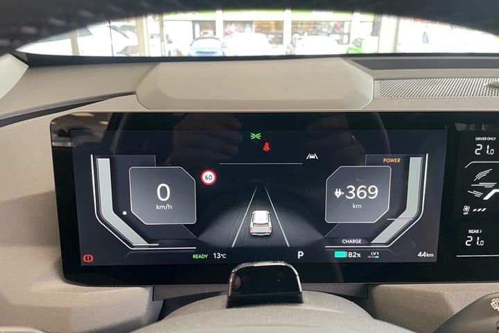 Hvid Kia EV5 fra 2026 set indefra