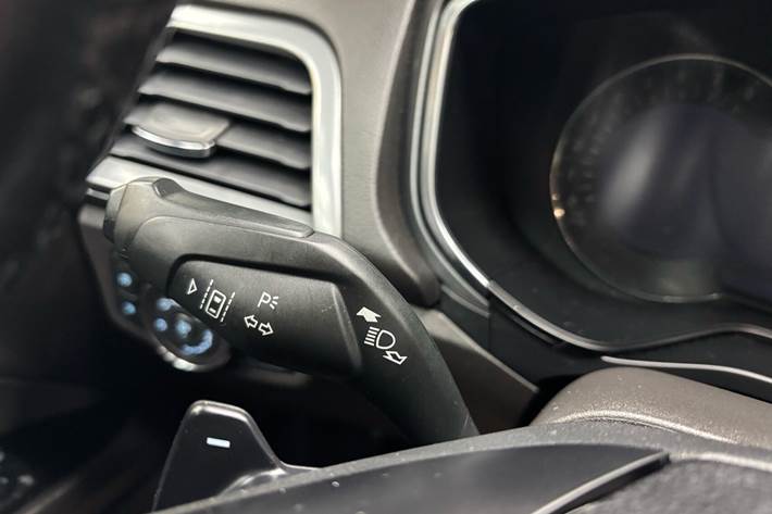 Grå Ford Mondeo fra 2018