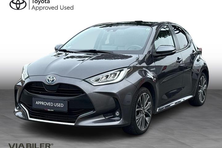 Grå Toyota Yaris fra 2020 set udefra