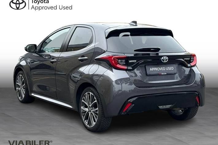 Grå Toyota Yaris fra 2020