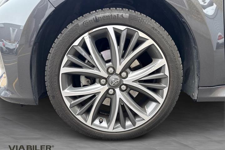 Grå Toyota Yaris fra 2020