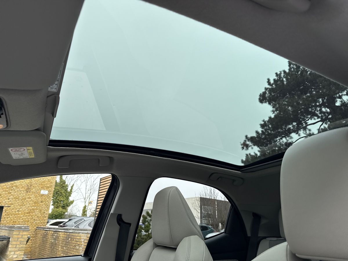 Grå Toyota Yaris fra 2020