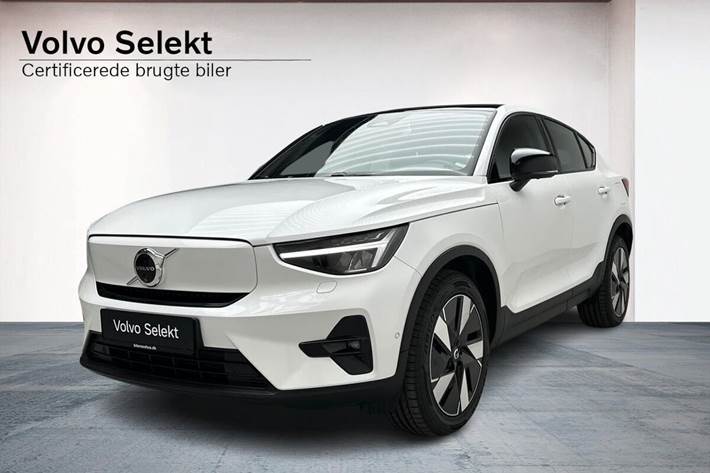 Hvid Volvo C40 fra 2023 set udefra
