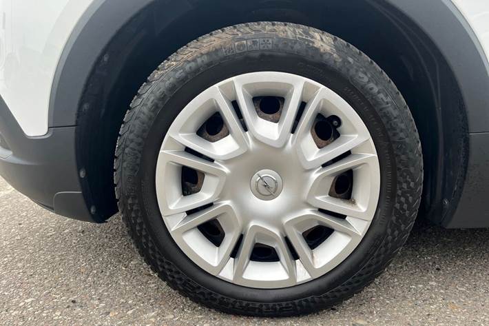 Hvid Opel Crossland X fra 2019