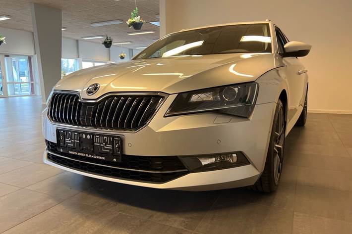 Sølv Skoda Superb fra 2019