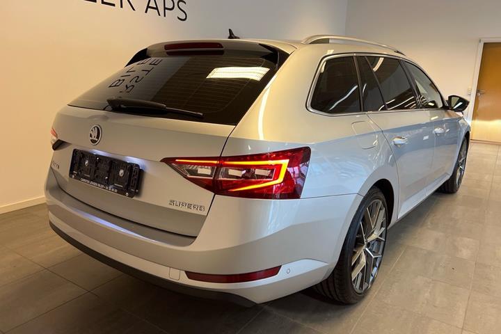 Sølv Skoda Superb fra 2019