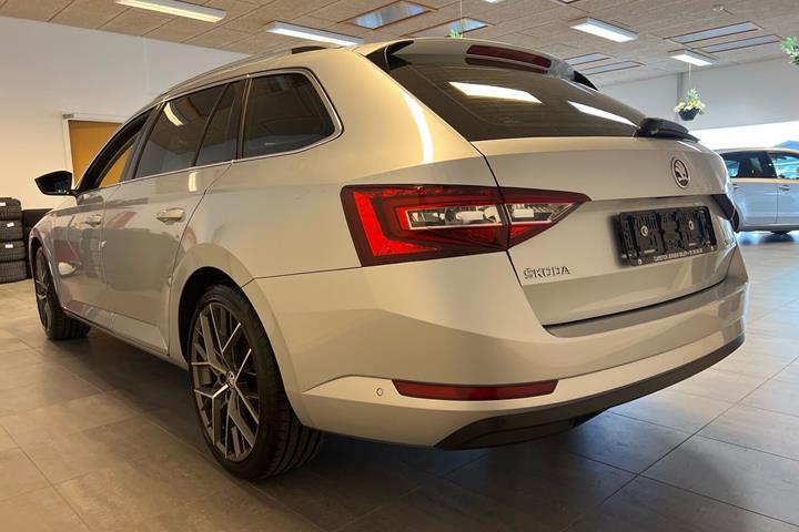 Sølv Skoda Superb fra 2019