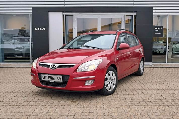 Rød Hyundai i30 fra 2009