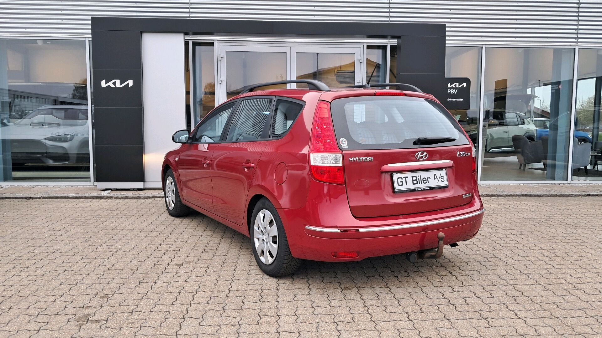 Rød Hyundai i30 fra 2009