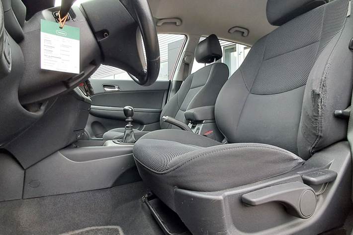 Rød Hyundai i30 fra 2009