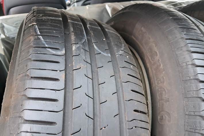 Rød Hyundai i30 fra 2009