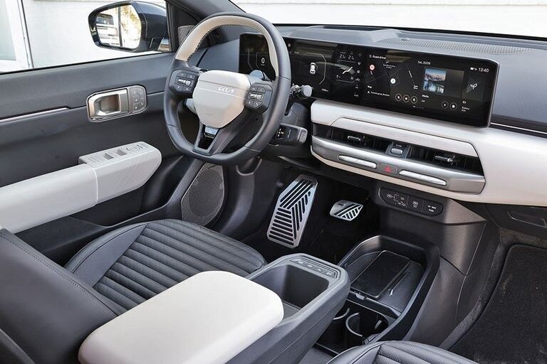 Kia EV4 EL Standard Range Access 204HK 5d Aut.