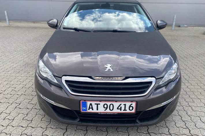 Brun Peugeot 308 fra 2015