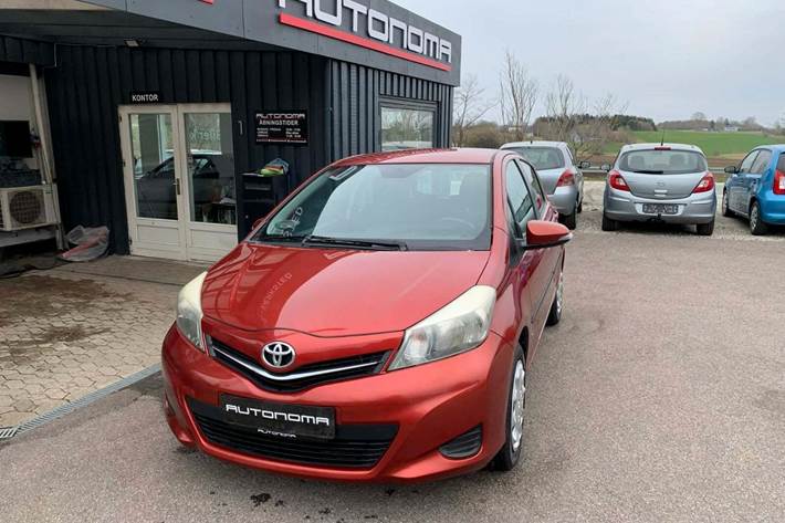 undefined Toyota Yaris fra 2011 set udefra