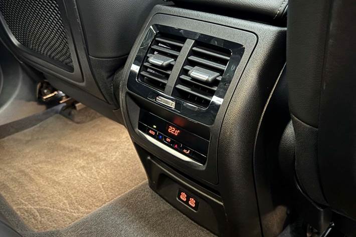 Orange BMW iX3 fra 2021