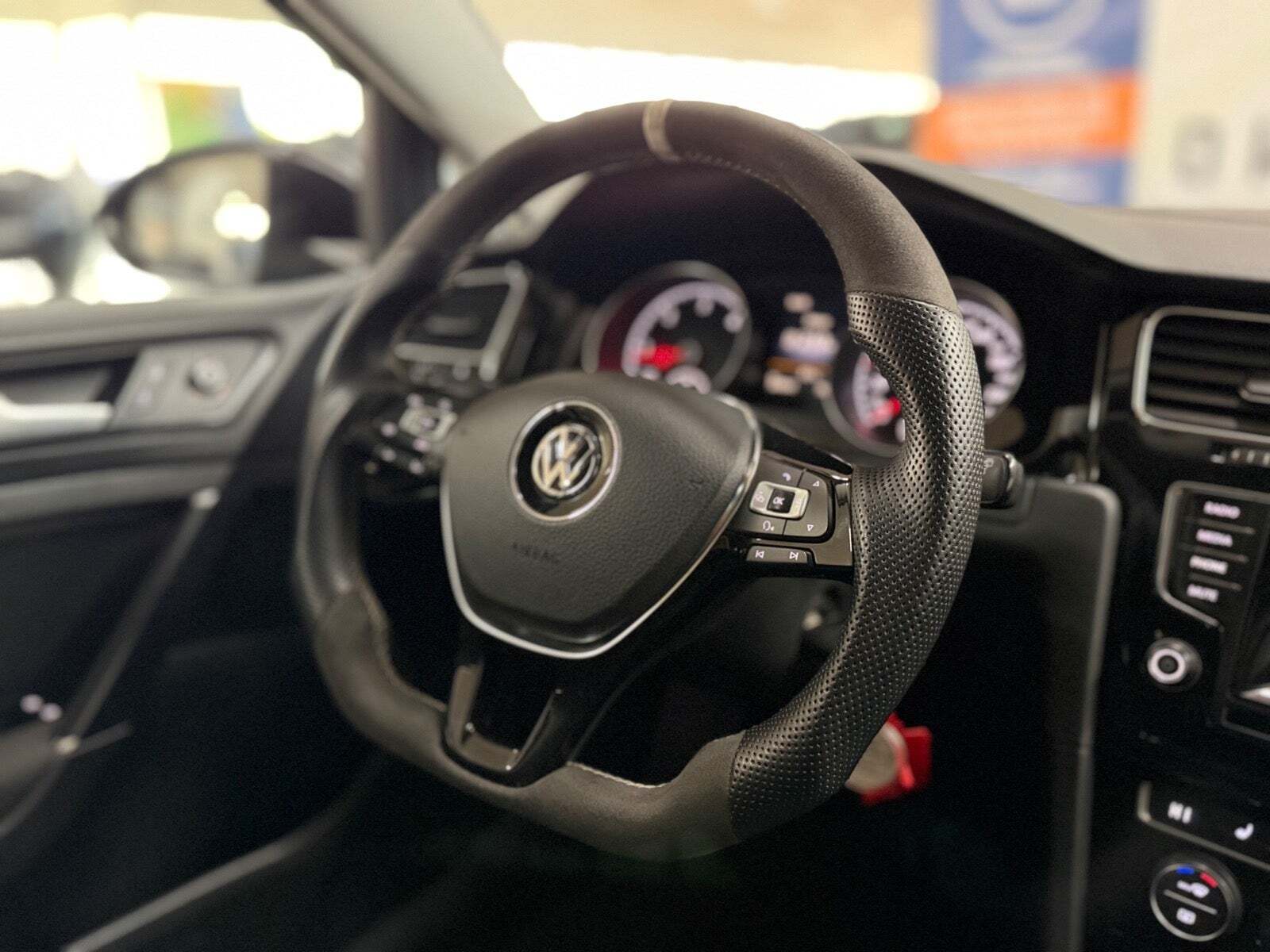 Sort VW Golf VII fra 2014