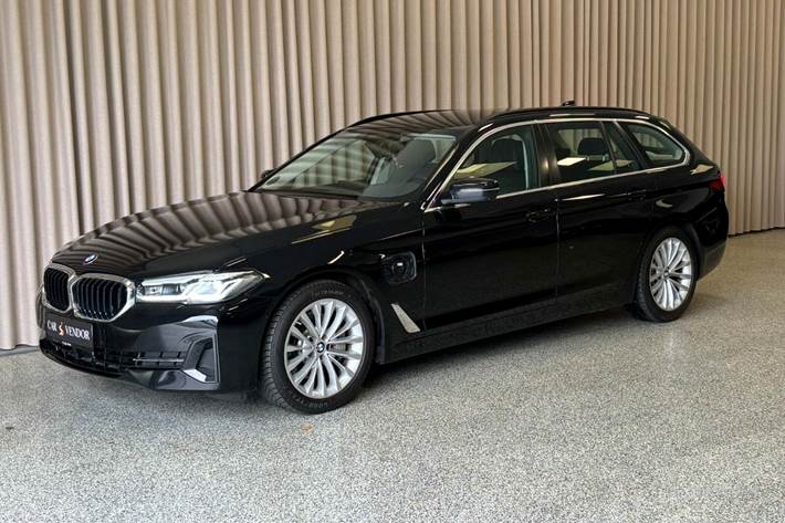 Sort BMW 530e fra 2021