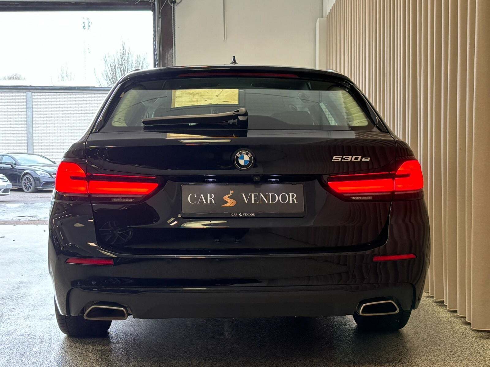 Sort BMW 530e fra 2021