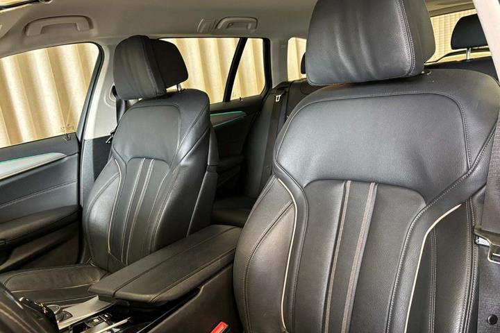 Sort BMW 530e fra 2021