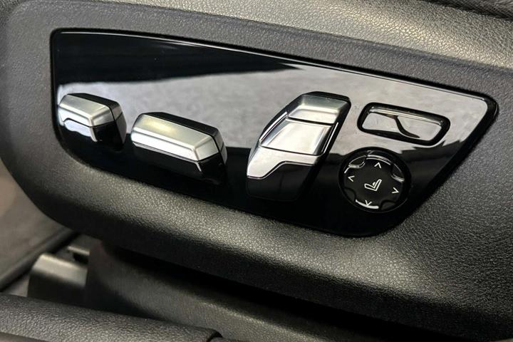 Sort BMW 530e fra 2021