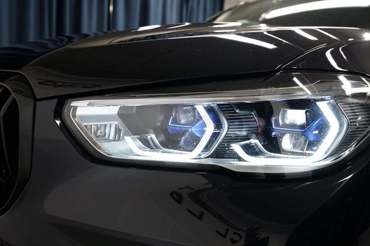 Sort BMW X5 fra 2021