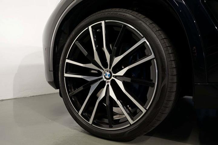 Sort BMW X5 fra 2021