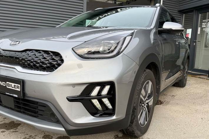 Grå Kia Niro fra 2021