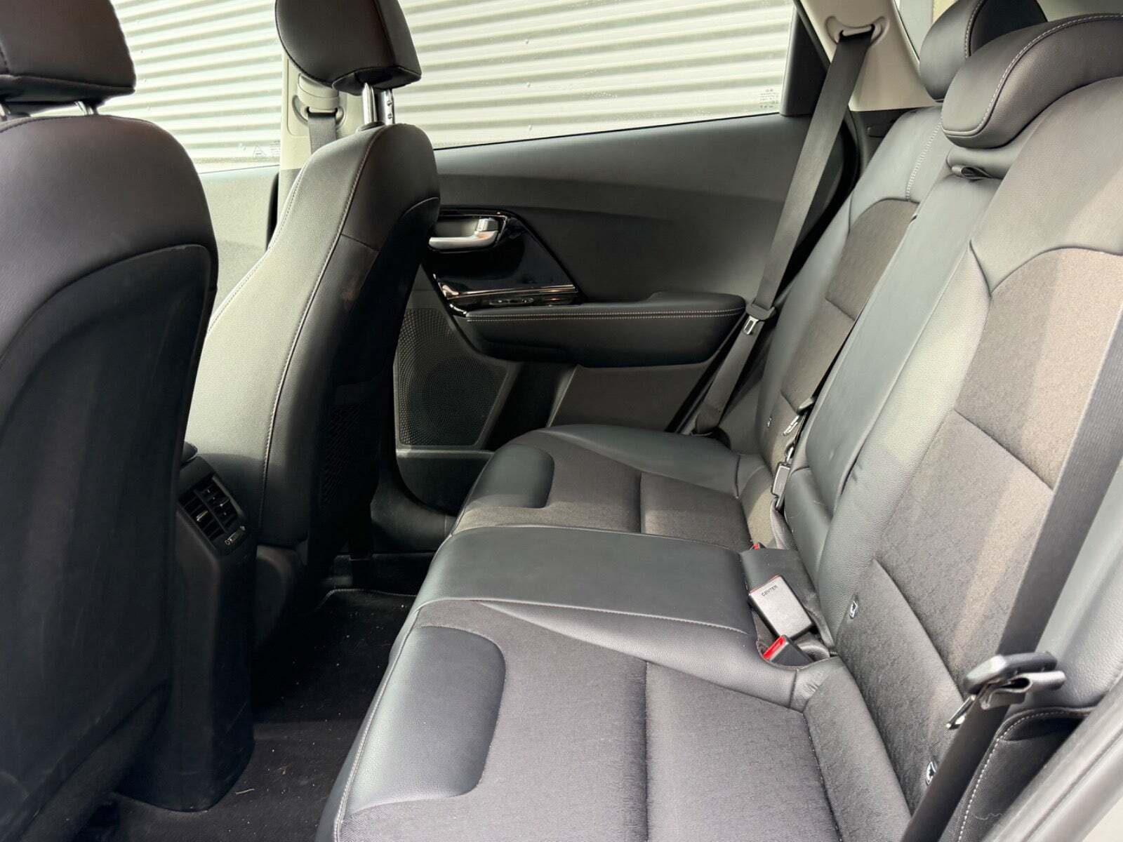 Grå Kia Niro fra 2021