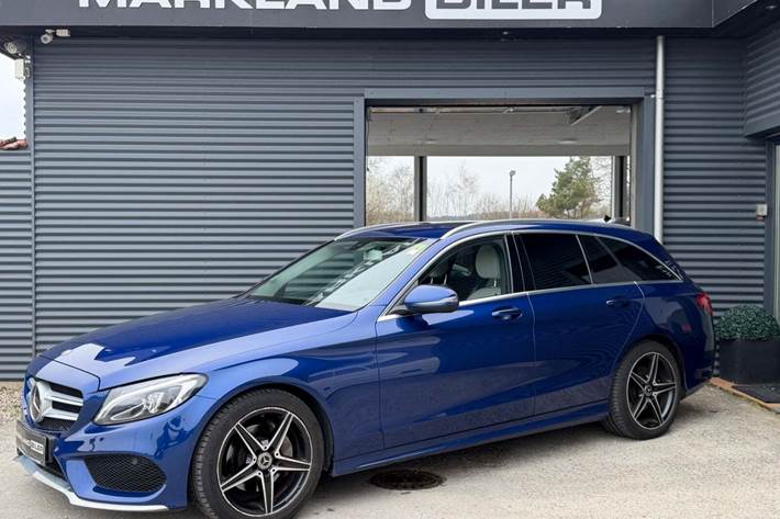 Blå Mercedes C220 d fra 2017 set udefra