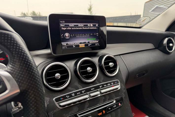 Blå Mercedes C220 d fra 2017