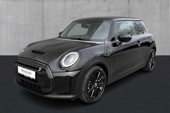 Sort Mini Cooper SE fra 2021 set udefra